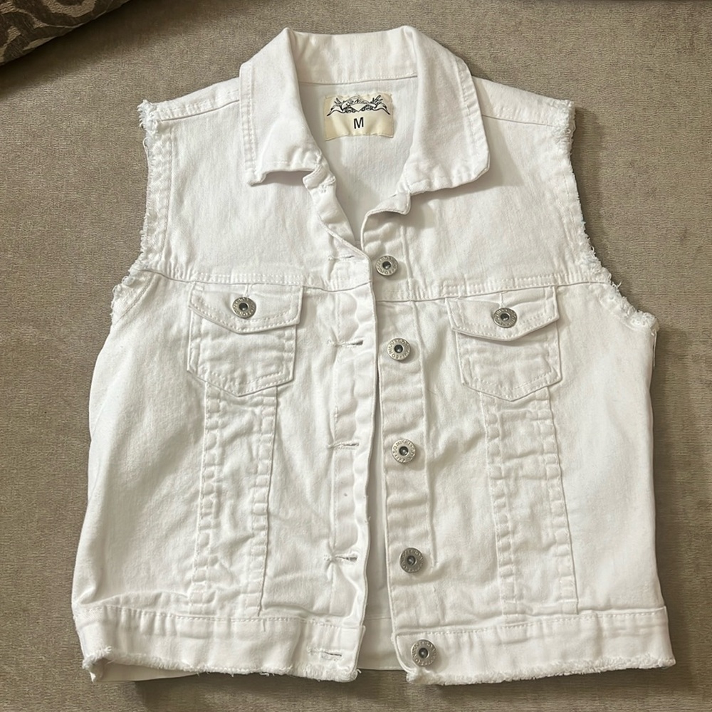 So Nikki white vest Jean jacket M